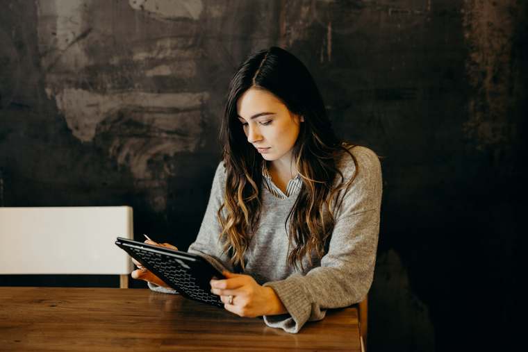 A traveler checks reviews and ratings of an accommodation before booking.