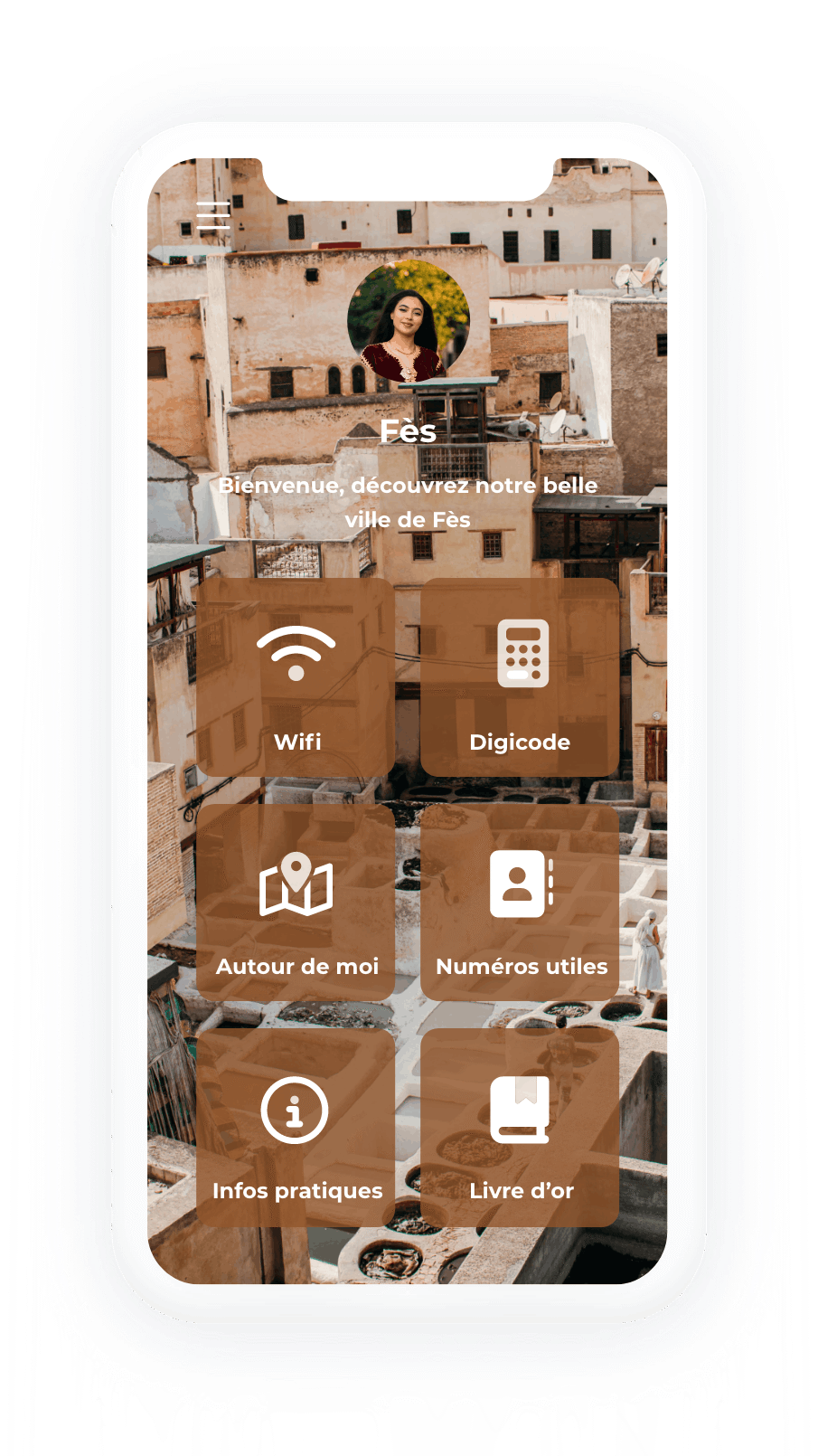 &Eacute;cran de smartphone affichant un livret d&rsquo;accueil digital pour la ville de F&egrave;s avec ic&ocirc;nes pratiques