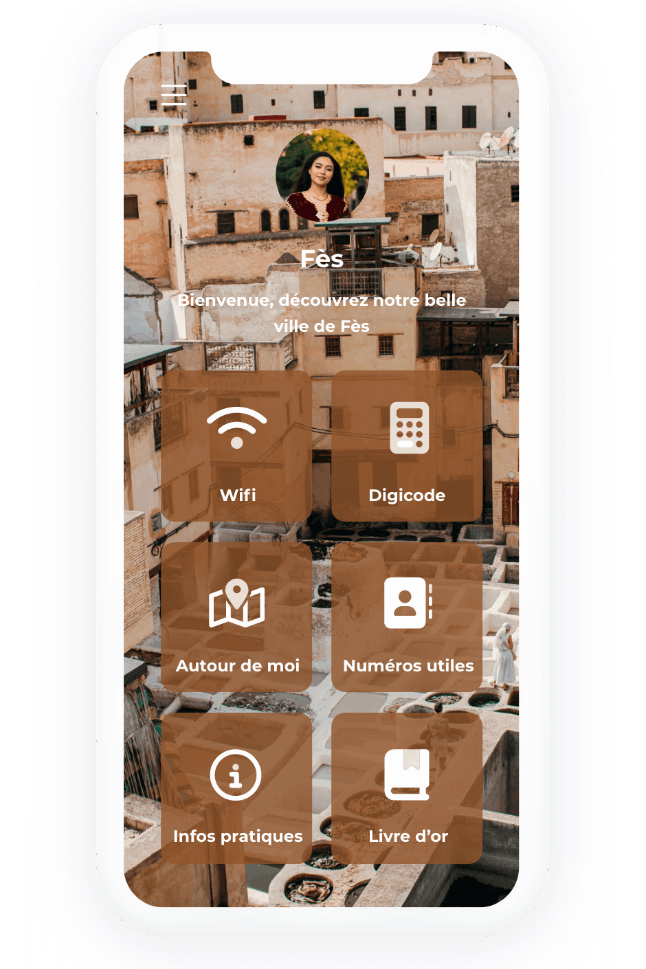 Écran de smartphone affichant un livret d’accueil digital pour la ville de Fès avec icônes pratiques